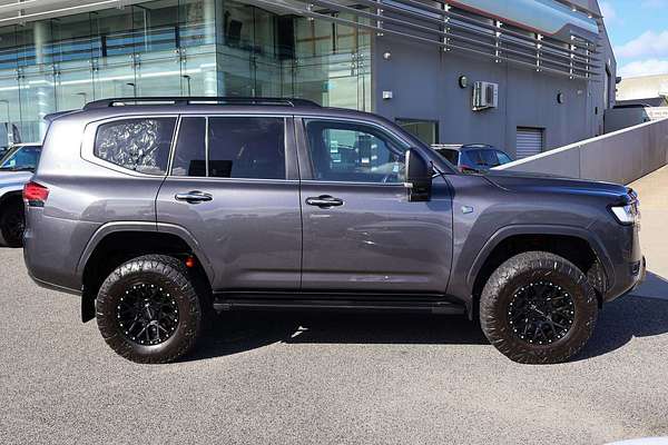 2023 Toyota Landcruiser Sahara FJA300R