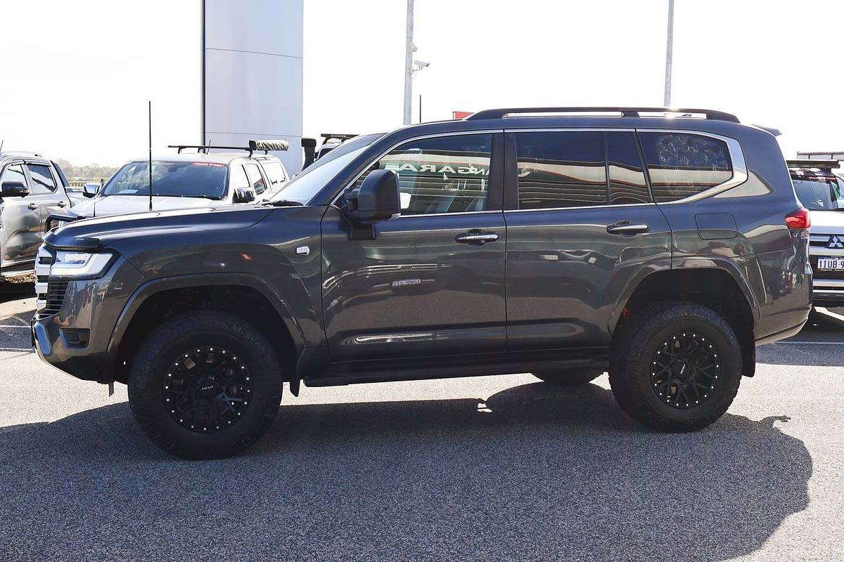 2023 Toyota Landcruiser Sahara FJA300R