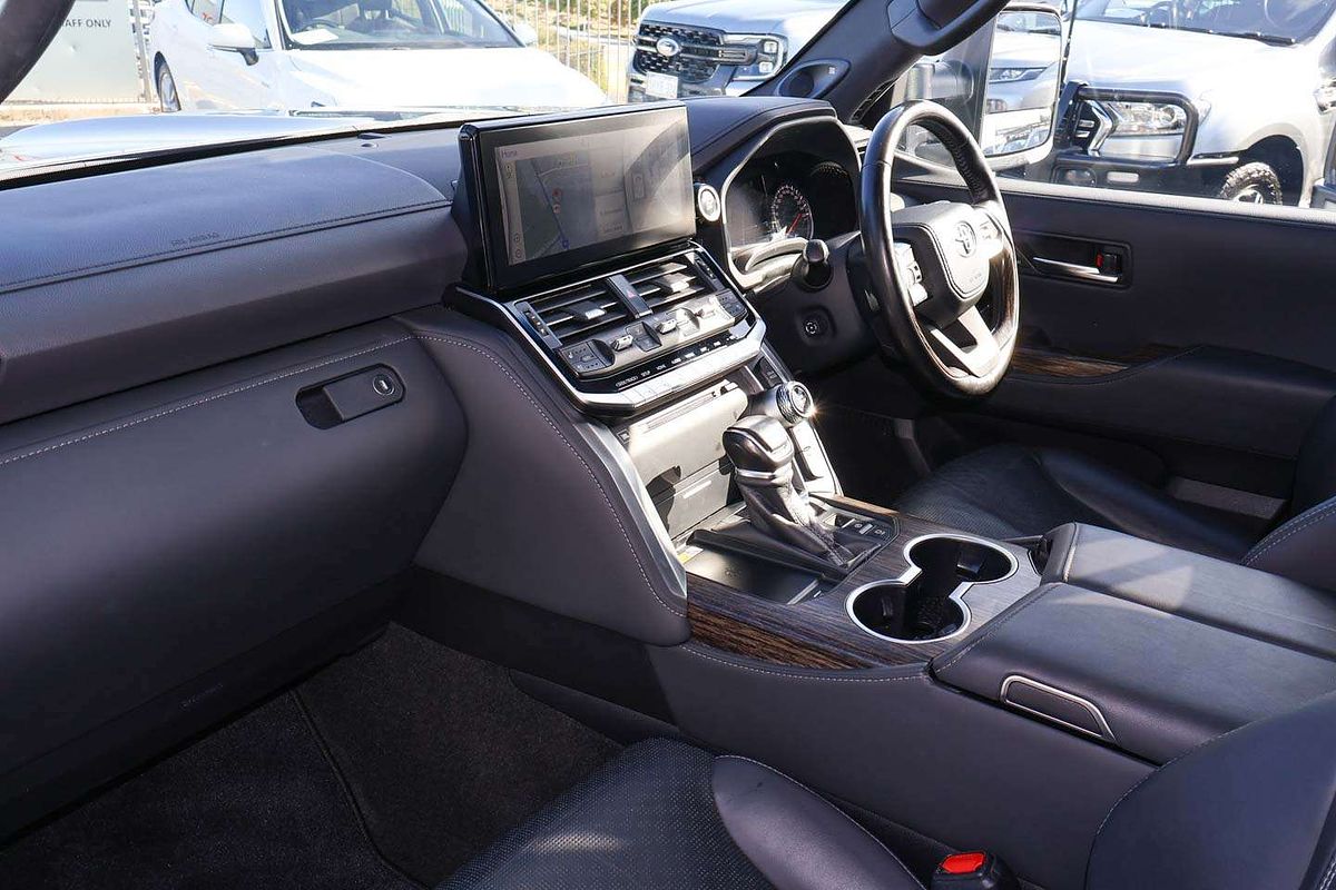 2023 Toyota Landcruiser Sahara FJA300R