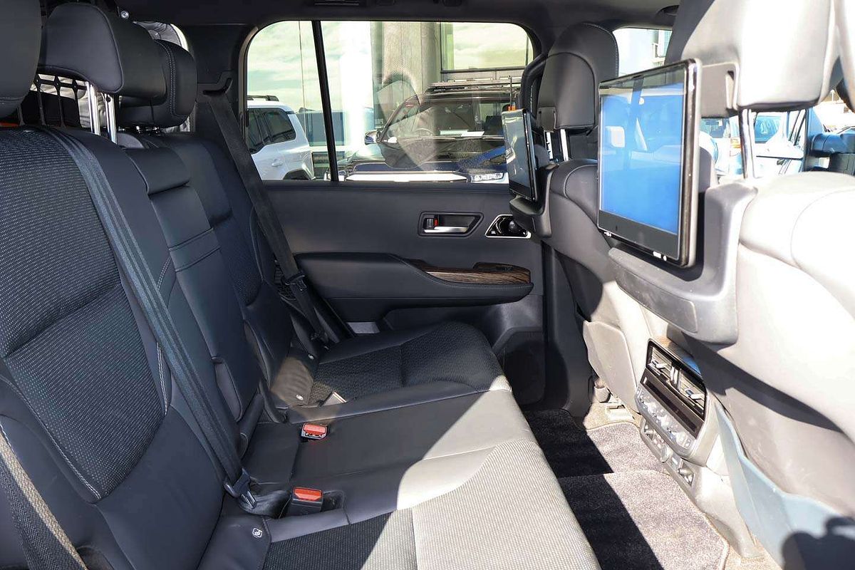 2023 Toyota Landcruiser Sahara FJA300R