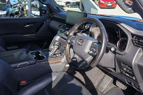 2023 Toyota Landcruiser Sahara FJA300R