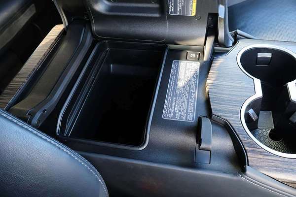 2023 Toyota Landcruiser Sahara FJA300R