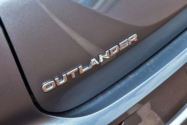2023 Mitsubishi Outlander LS ZM