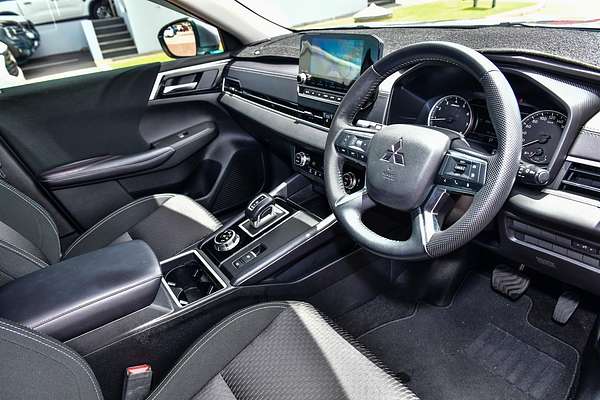 2023 Mitsubishi Outlander LS ZM