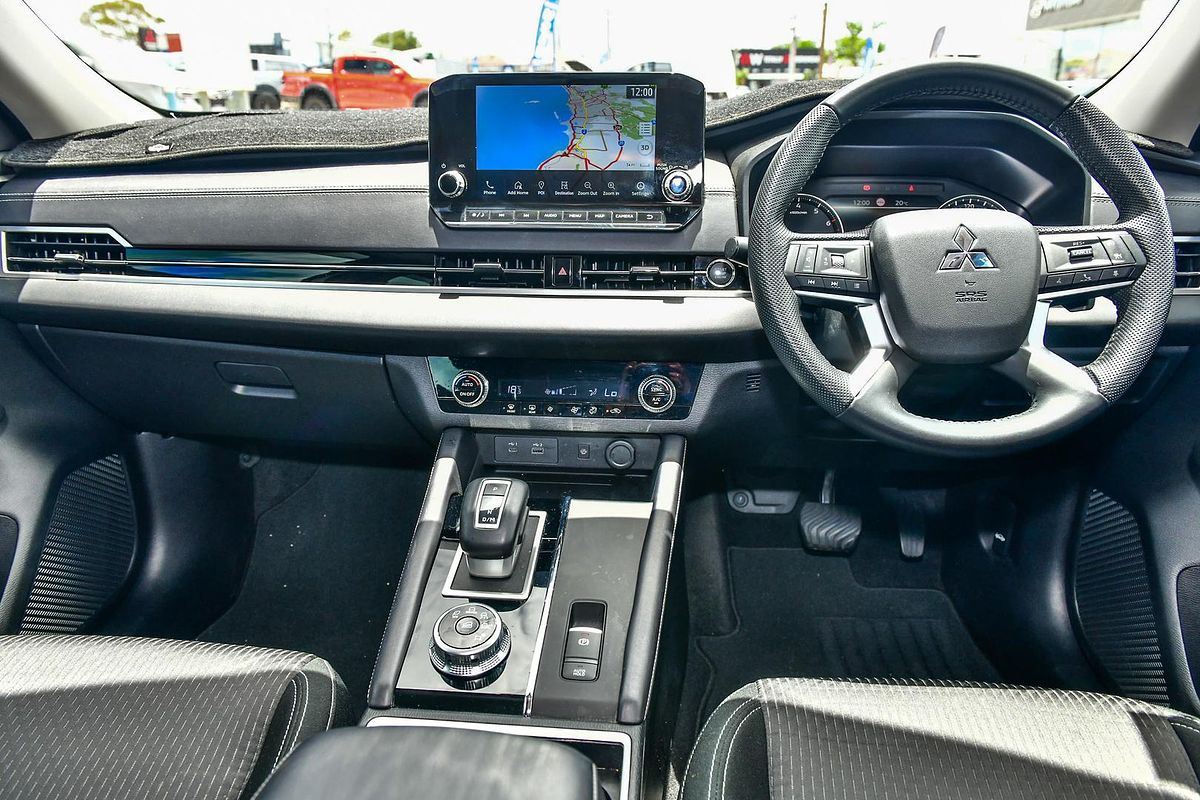 2023 Mitsubishi Outlander LS ZM