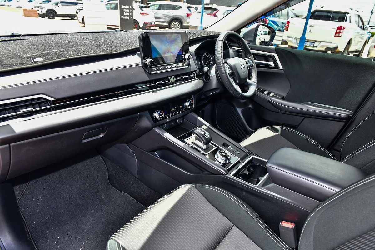 2023 Mitsubishi Outlander LS ZM