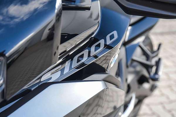 2023 BMW S 1000 XR Triple Black S 1000