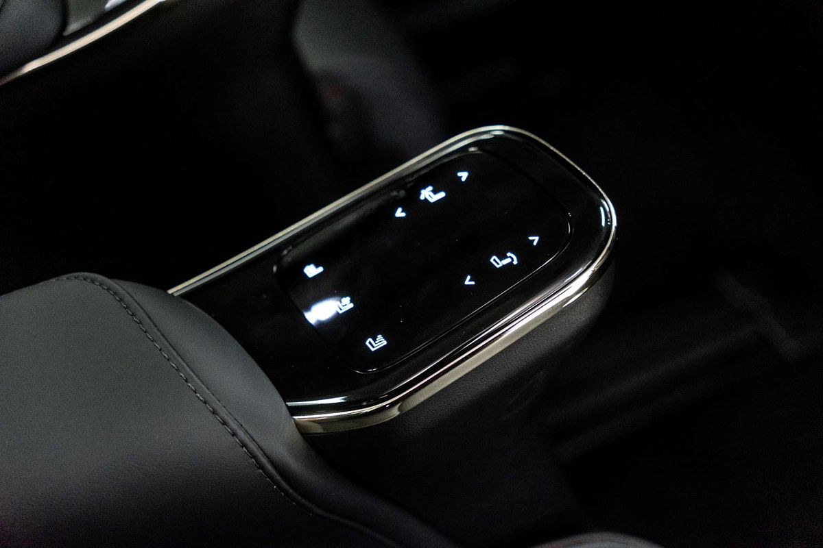 2025 GAC M8 2.0T PHEV PREMIUM