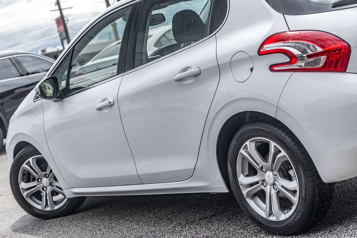 2013 Peugeot 208 Allure A9