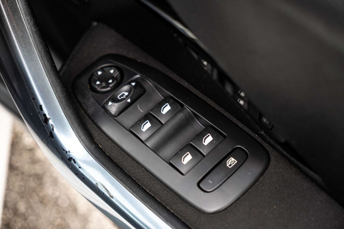 2013 Peugeot 208 Allure A9