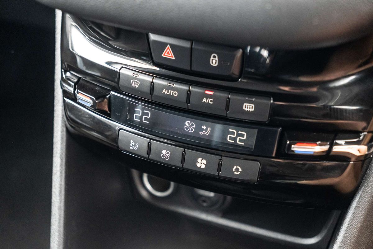 2013 Peugeot 208 Allure A9