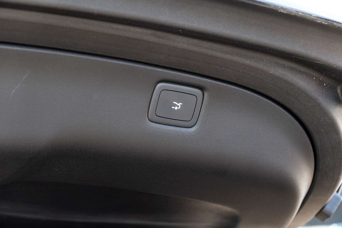 2025 MG IM5 Performance P12L