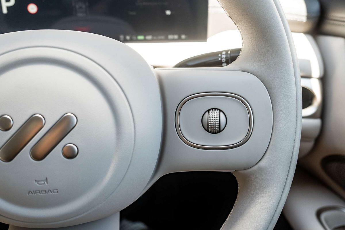 2025 MG IM5 Performance P12L