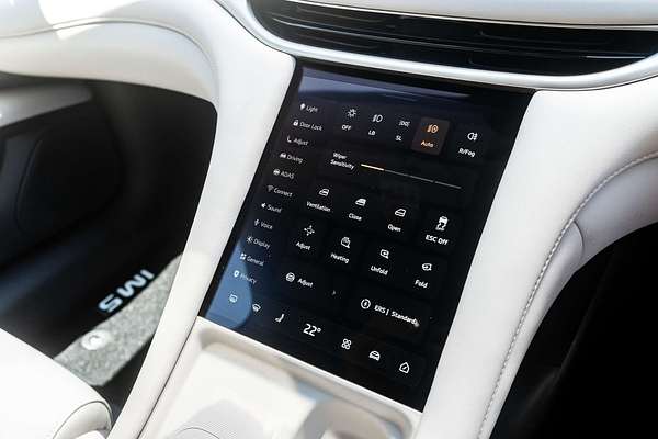 2025 MG IM5 Performance P12L