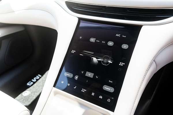 2025 MG IM5 Performance P12L