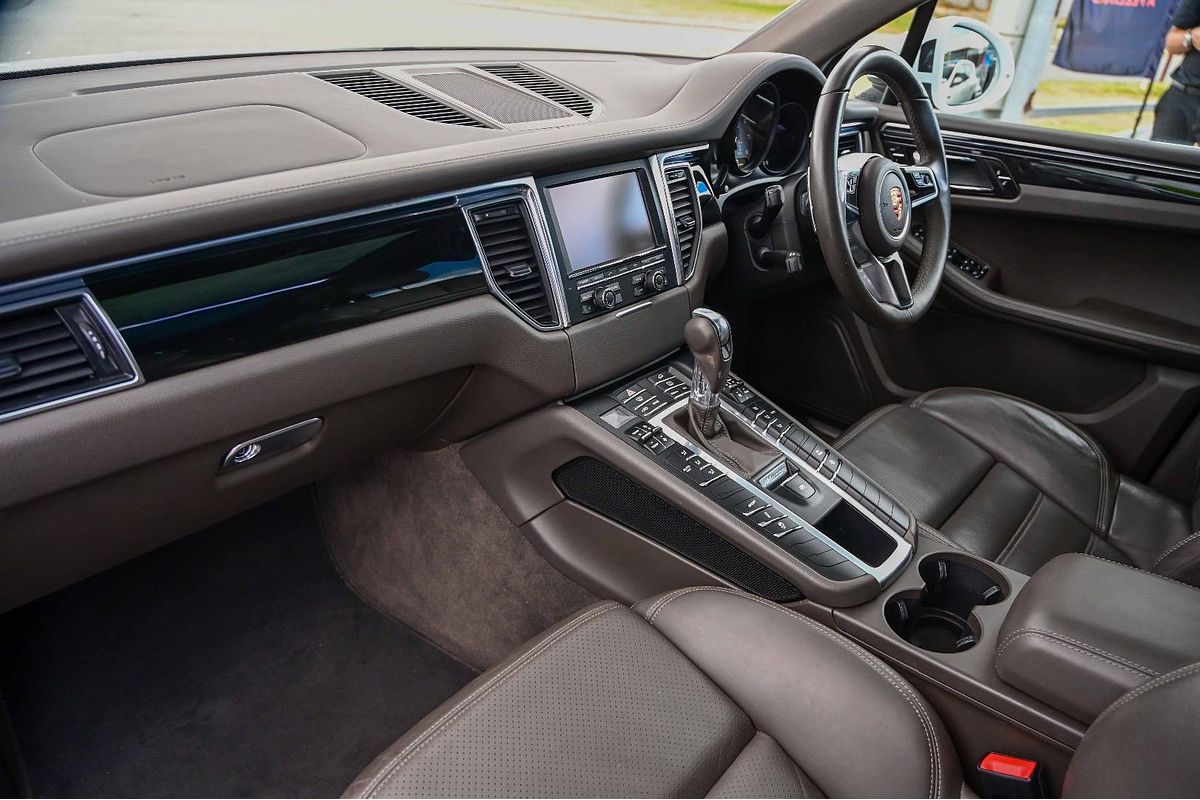 2015 Porsche Macan S 95B