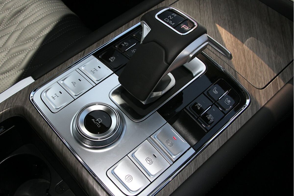 2025 GWM Tank 500 Ultra Hi4-T PHEV P03