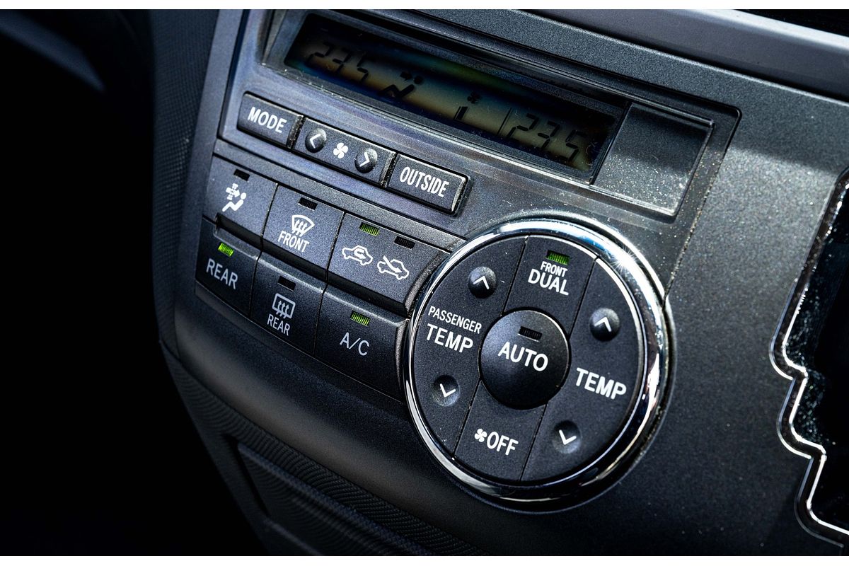 2012 Toyota Previa 2.4P Wagon 4A