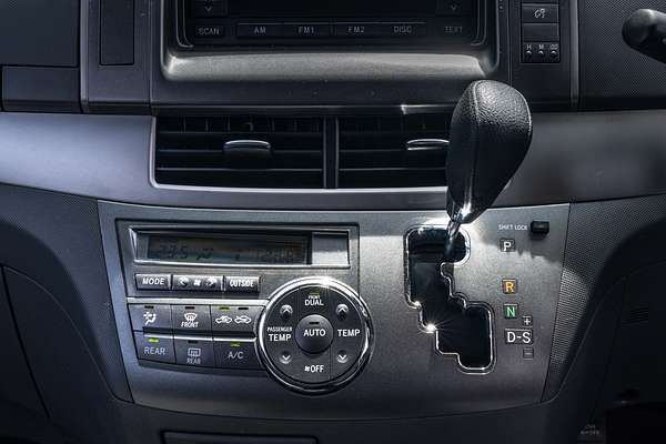 2012 Toyota Previa 2.4P Wagon 4A