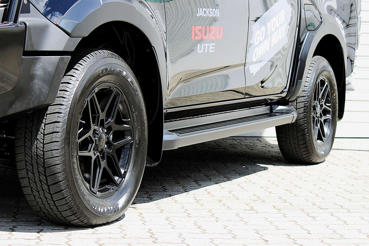 2025 Isuzu D-MAX X-TERRAIN 4X4