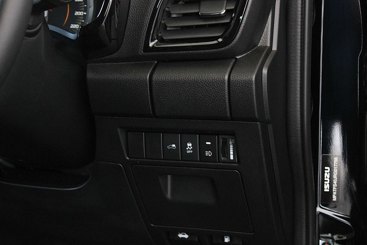 2025 Isuzu D-MAX X-TERRAIN 4X4