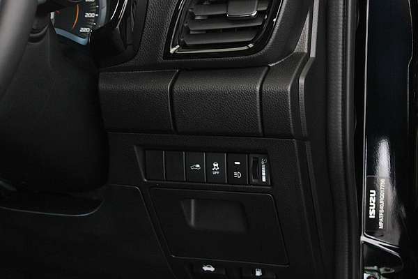 2025 Isuzu D-MAX X-TERRAIN 4X4