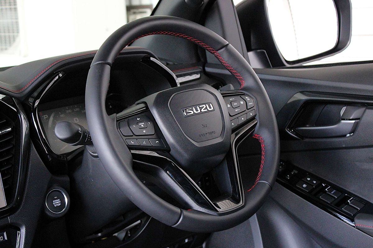 2025 Isuzu D-MAX X-TERRAIN 4X4