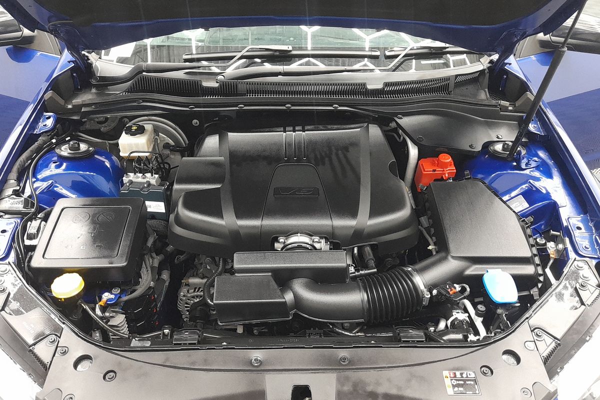 2016 Holden Commodore SV6 Black VF Series II