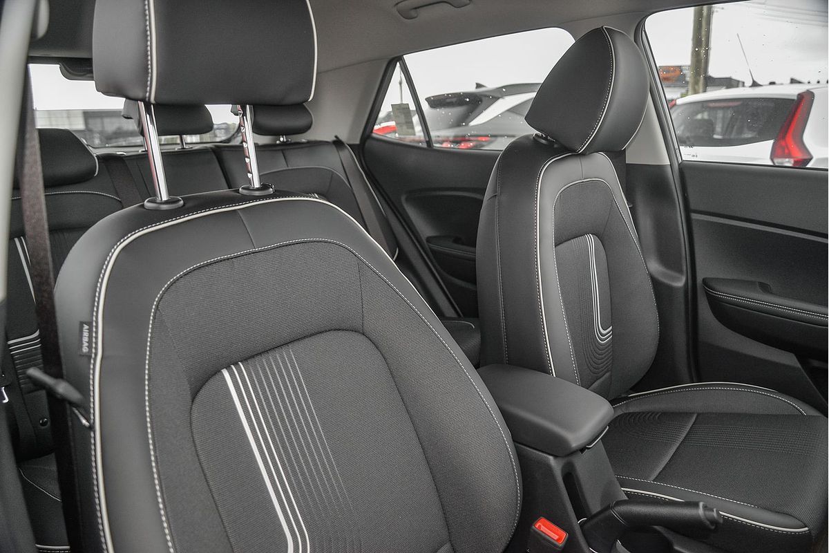 2025 Hyundai Venue Active QX.V5