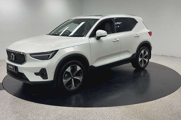 2025 Volvo XC40 Ultra B4 Bright
