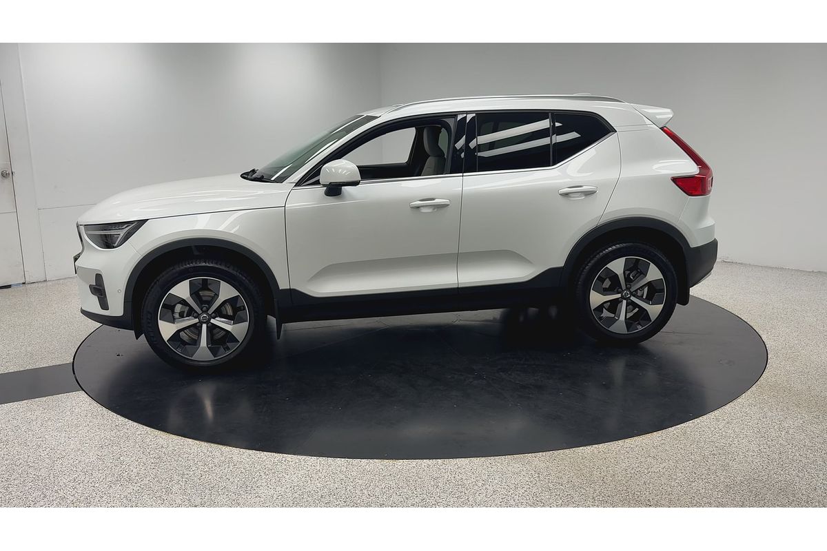 2025 Volvo XC40 Ultra B4 Bright