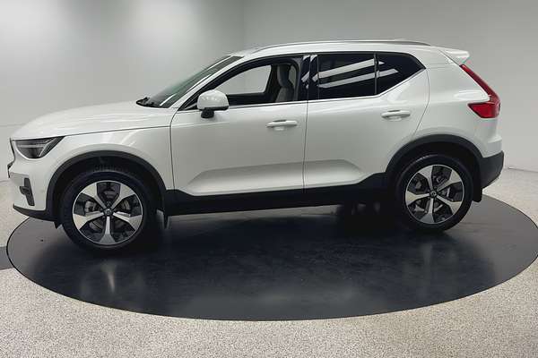 2025 Volvo XC40 Ultra B4 Bright