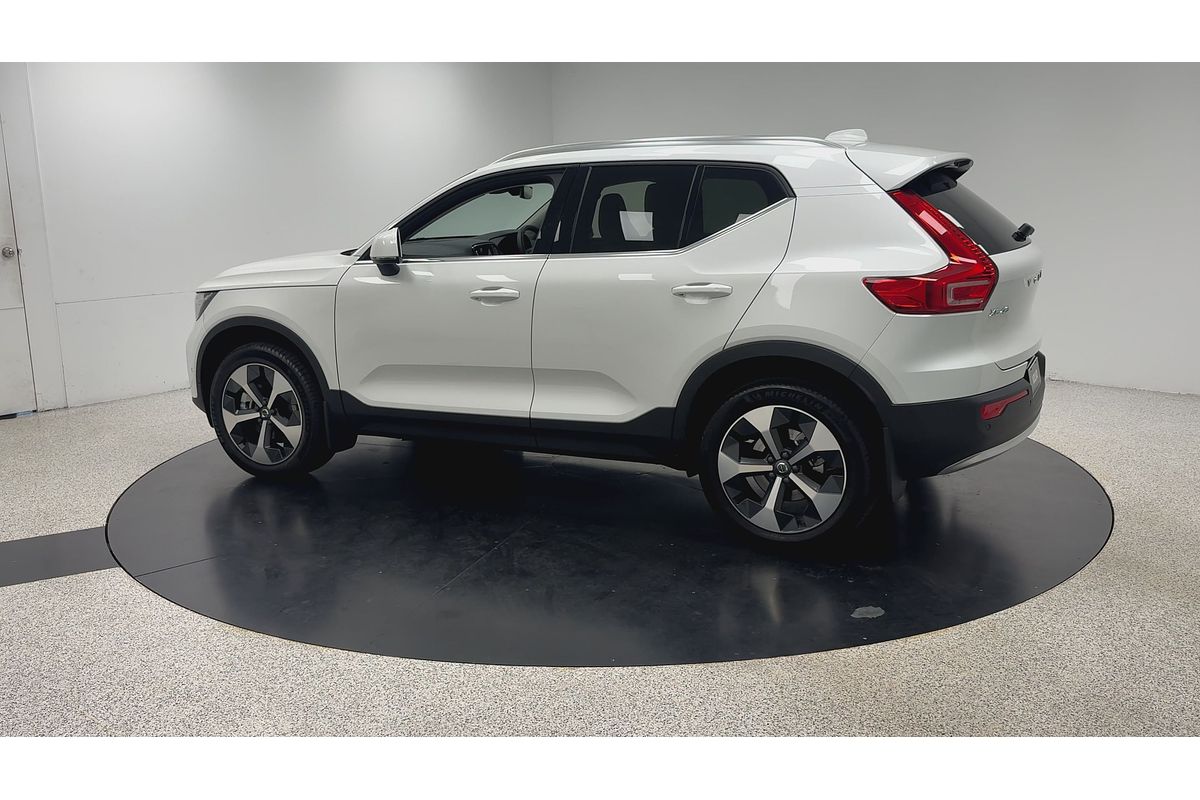 2025 Volvo XC40 Ultra B4 Bright