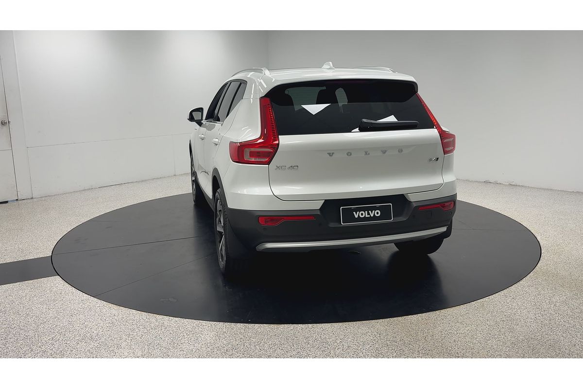 2025 Volvo XC40 Ultra B4 Bright