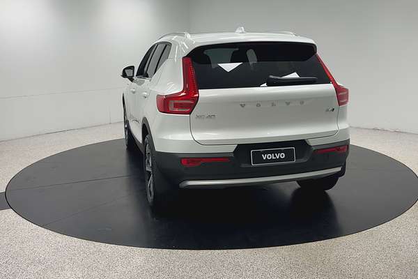 2025 Volvo XC40 Ultra B4 Bright