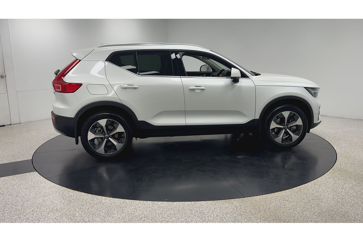 2025 Volvo XC40 Ultra B4 Bright