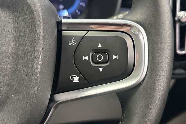 2025 Volvo XC40 Ultra B4 Bright