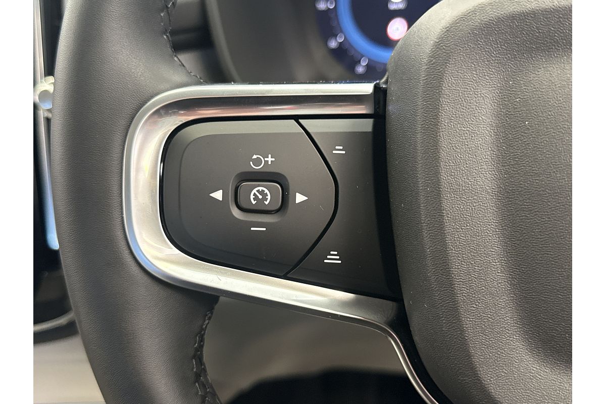 2025 Volvo XC40 Ultra B4 Bright