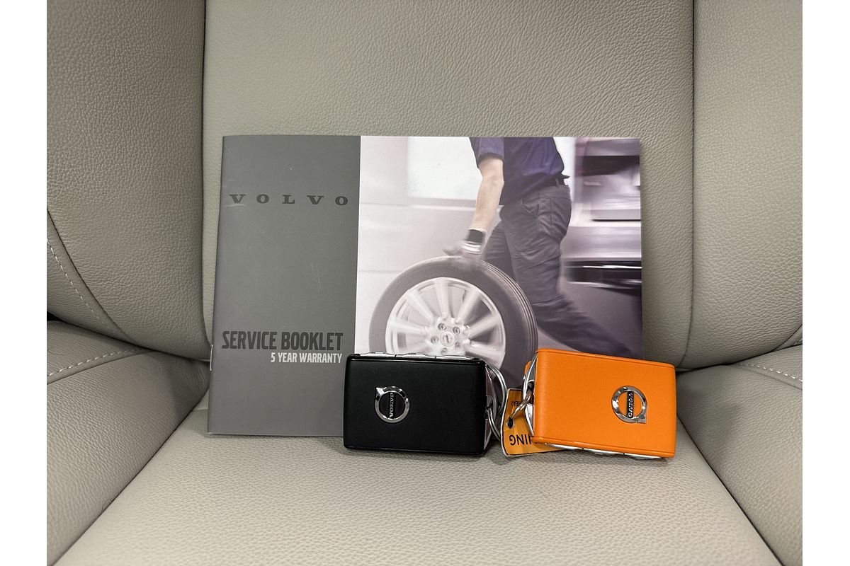 2025 Volvo XC40 Ultra B4 Bright