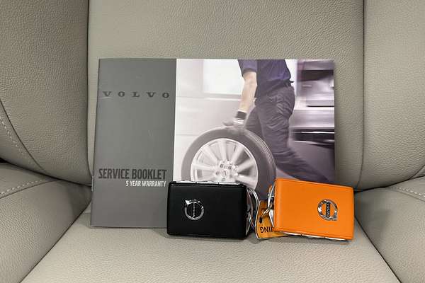 2025 Volvo XC40 Ultra B4 Bright