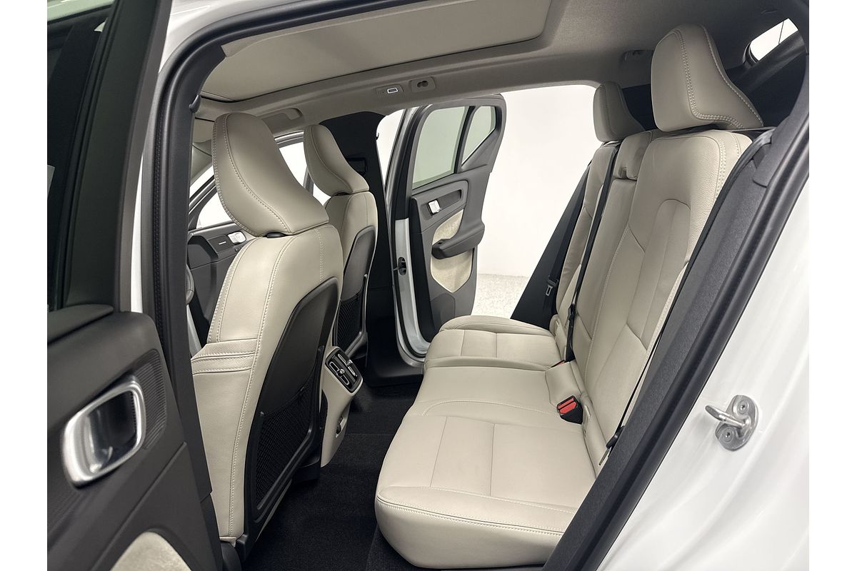 2025 Volvo XC40 Ultra B4 Bright