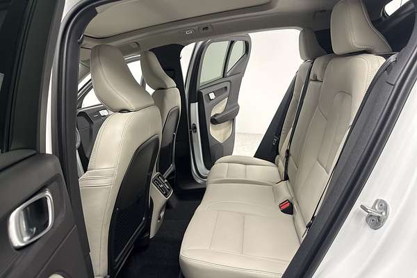 2025 Volvo XC40 Ultra B4 Bright