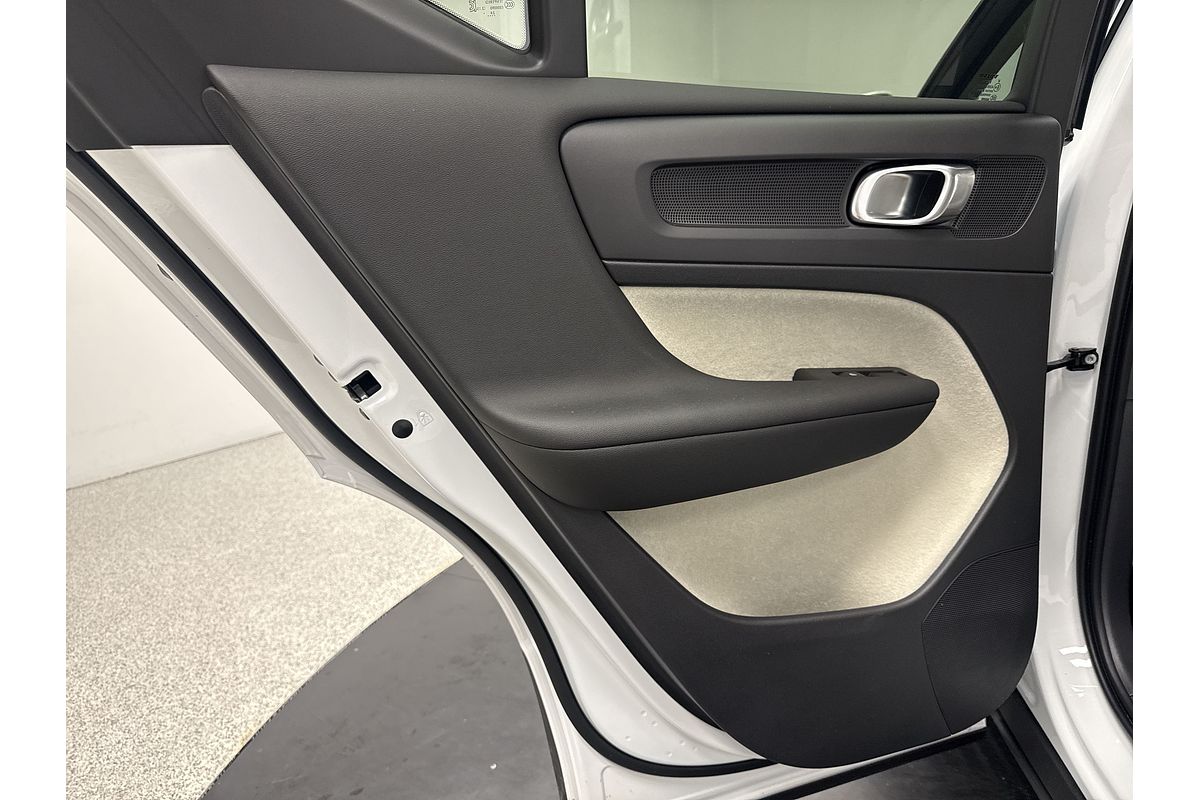 2025 Volvo XC40 Ultra B4 Bright