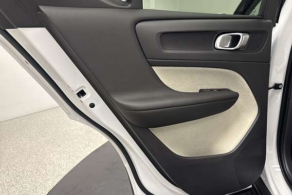 2025 Volvo XC40 Ultra B4 Bright