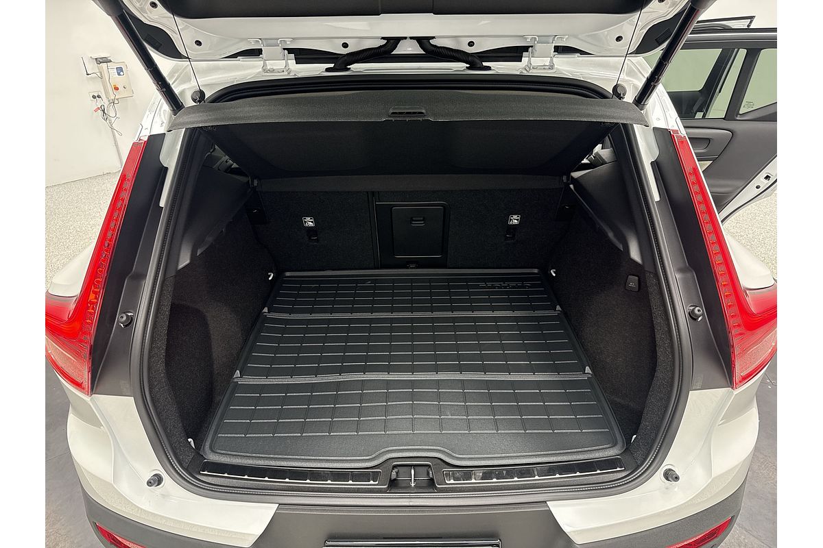 2025 Volvo XC40 Ultra B4 Bright