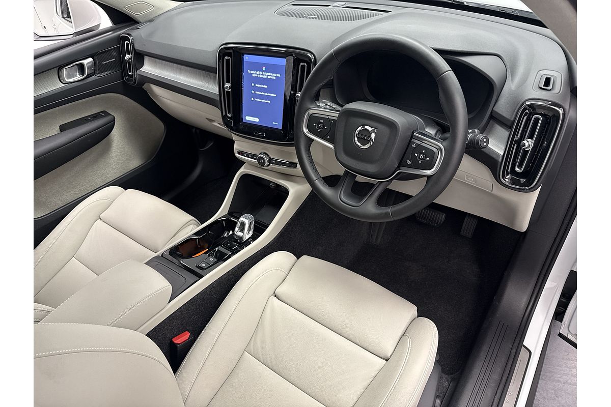 2025 Volvo XC40 Ultra B4 Bright