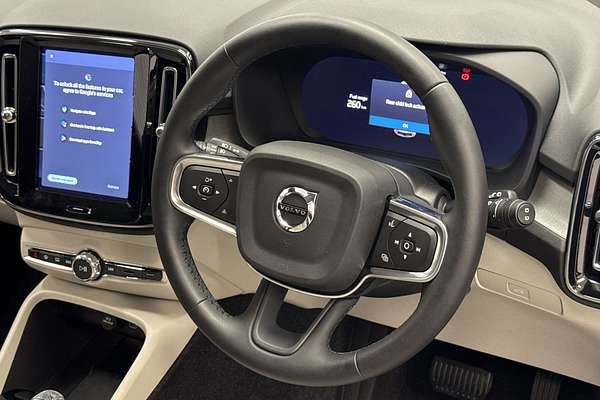 2025 Volvo XC40 Ultra B4 Bright