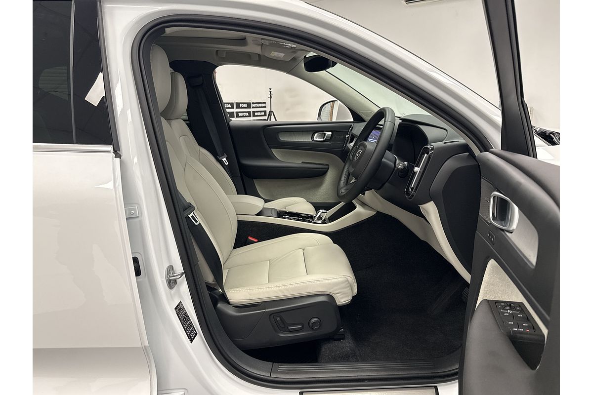 2025 Volvo XC40 Ultra B4 Bright