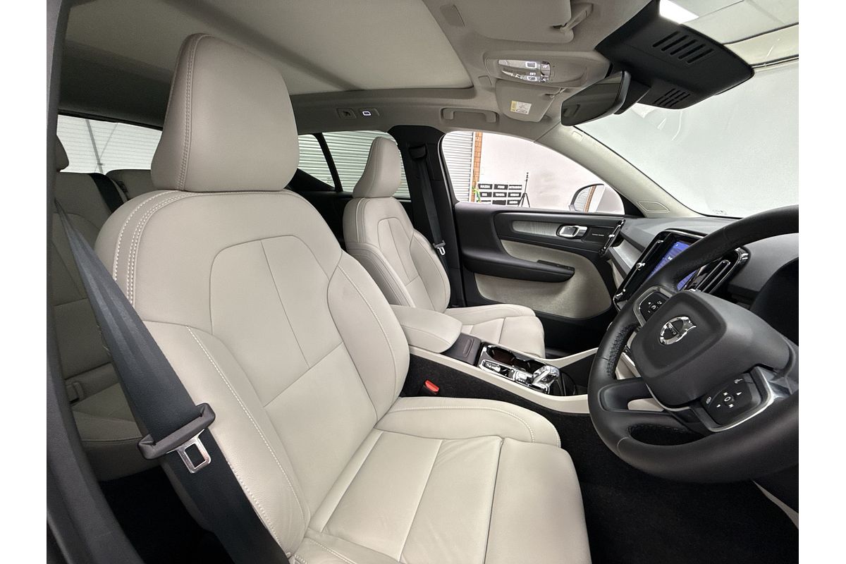 2025 Volvo XC40 Ultra B4 Bright