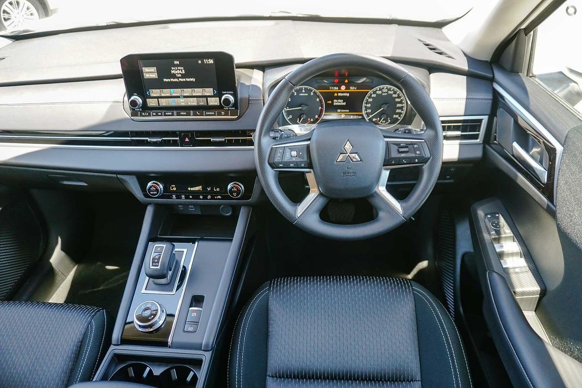 2025 Mitsubishi Outlander ES ZM